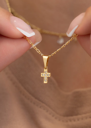 Dije Cruz mini con circonias, cristal y rosa