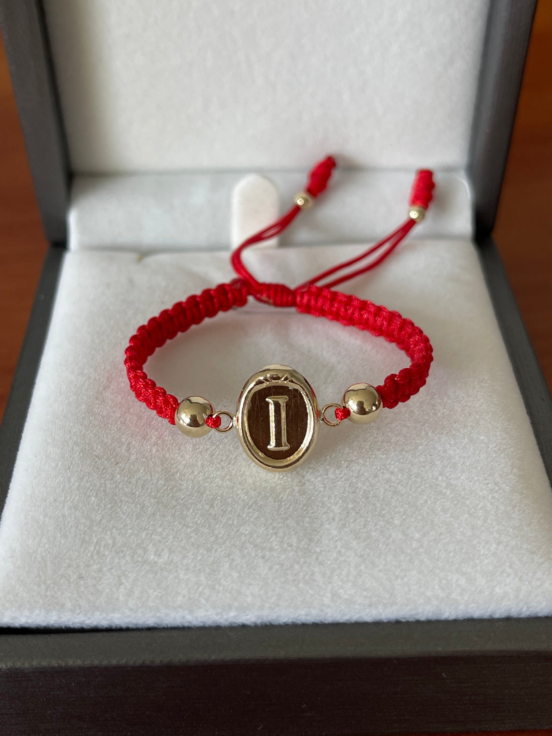 Pulsera de bebé con inicial