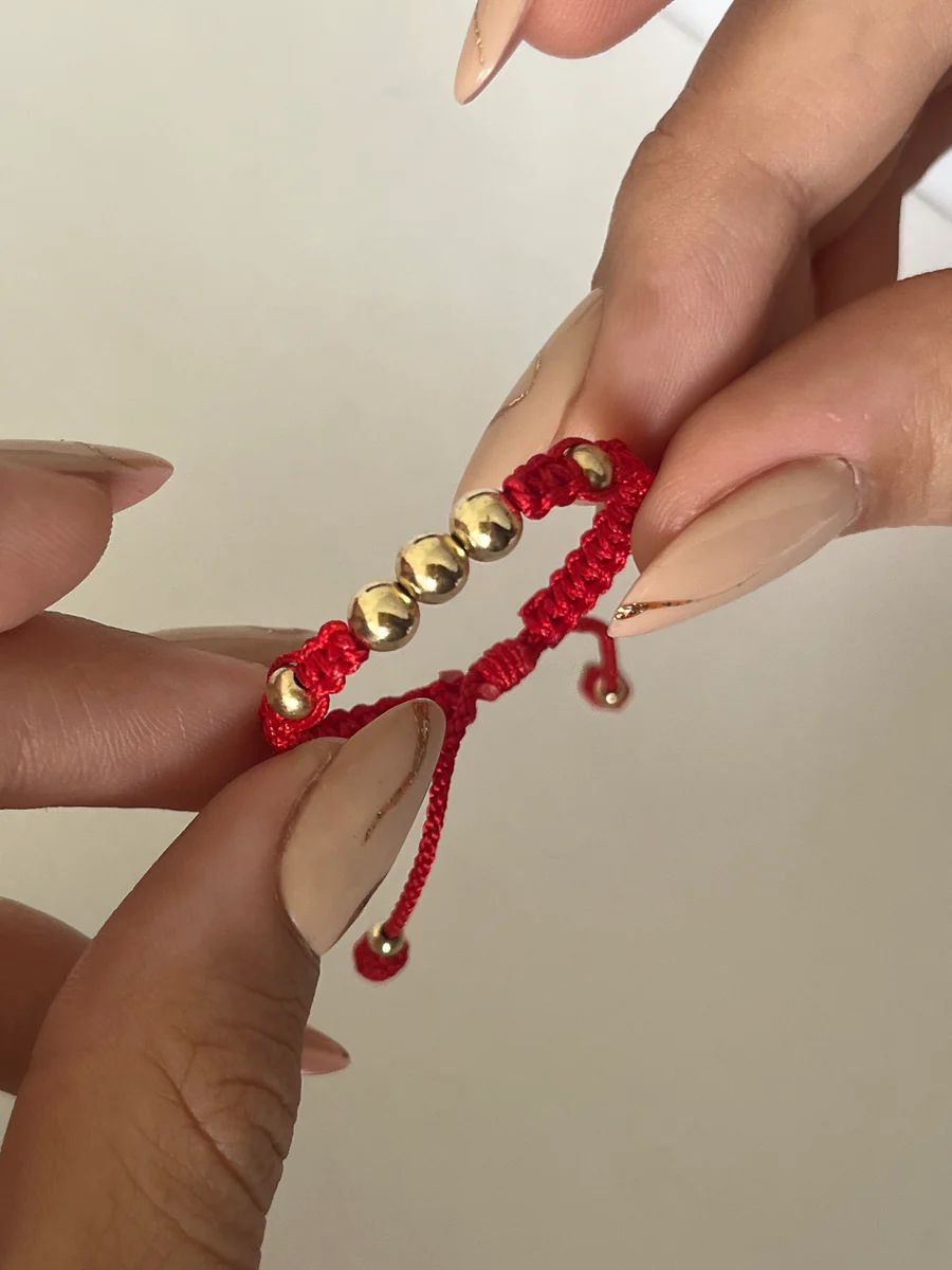 Pulsera con balines #4 y #5 lisos rojo