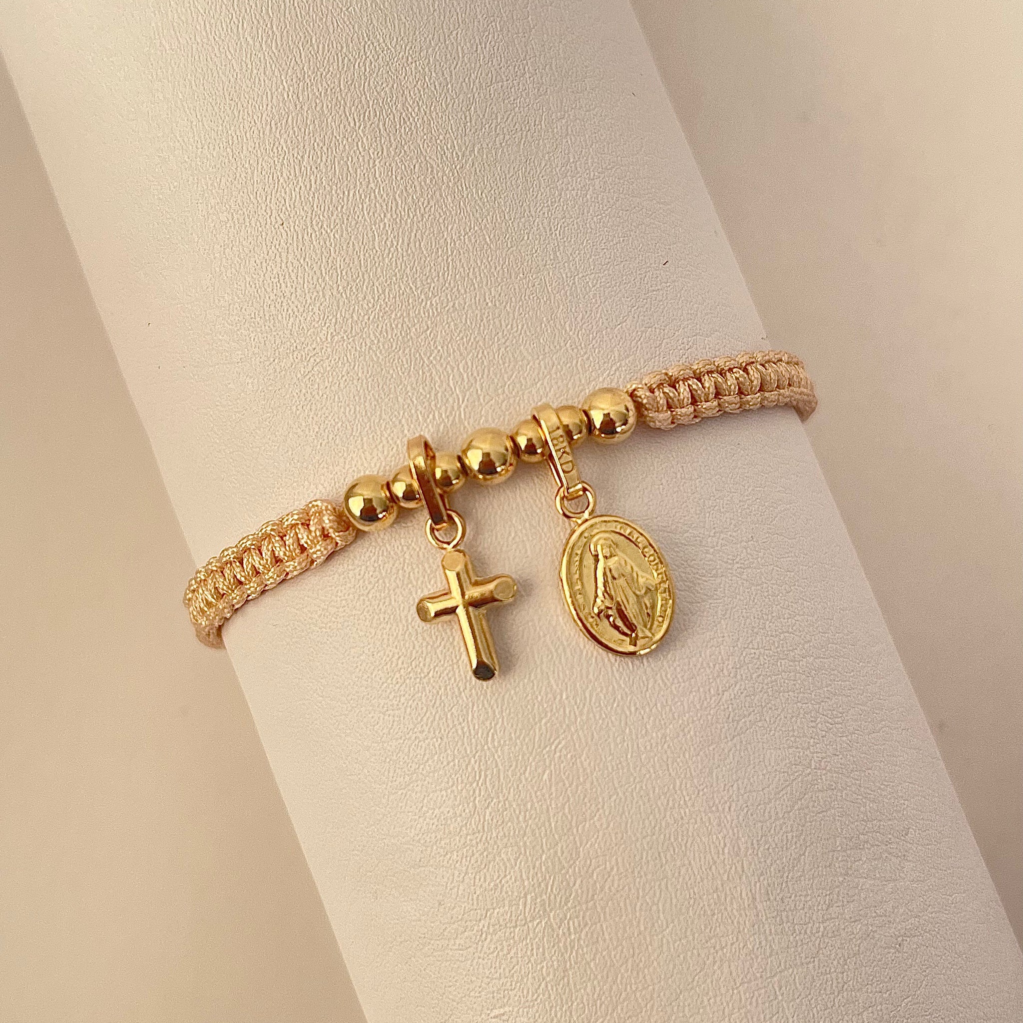 Pulsera Dije Virgen del Milagrosa y Cruz